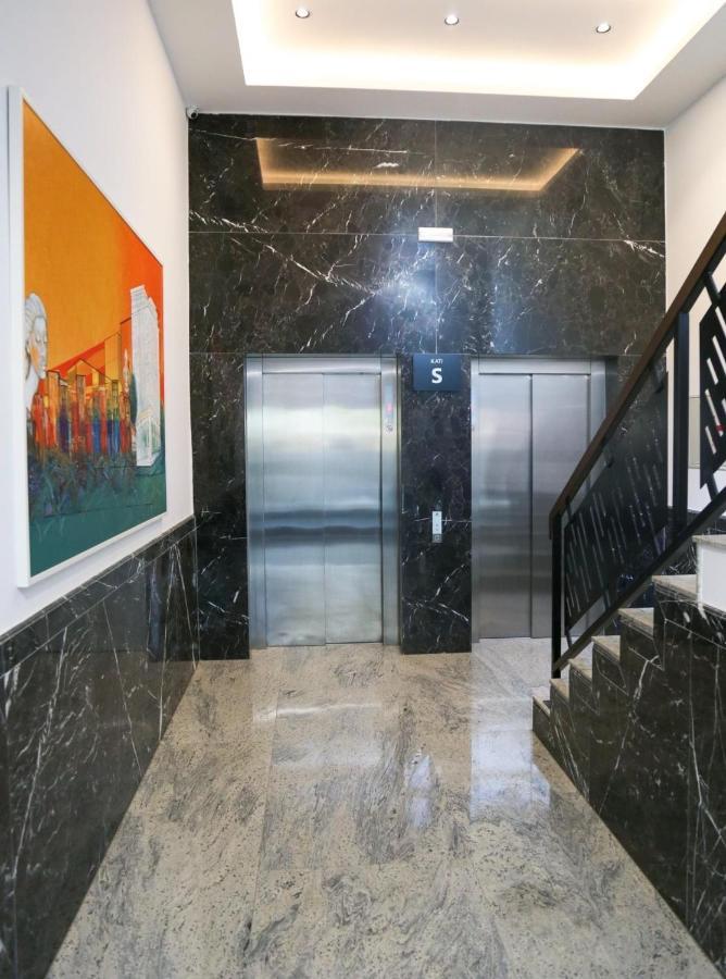 Central Luxury Apartment Приштина Екстер'єр фото
