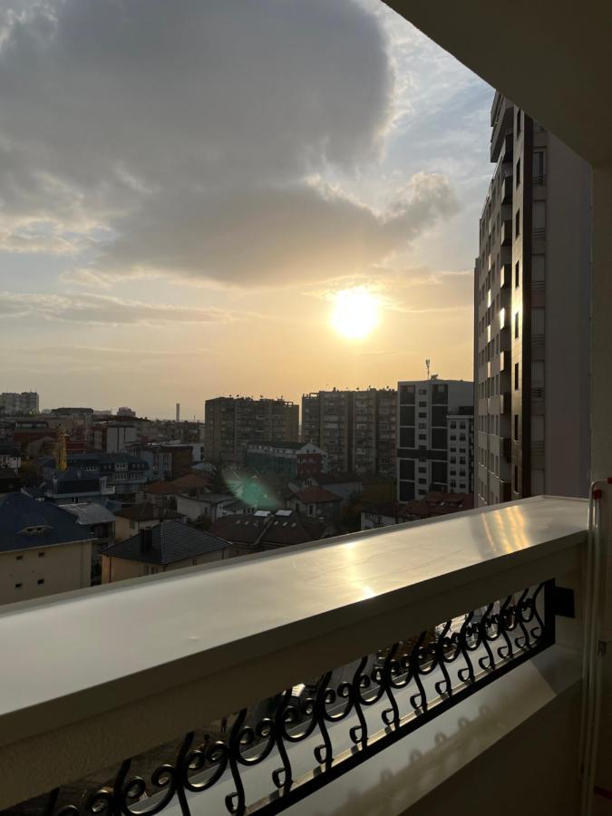 Central Luxury Apartment Приштина Екстер'єр фото