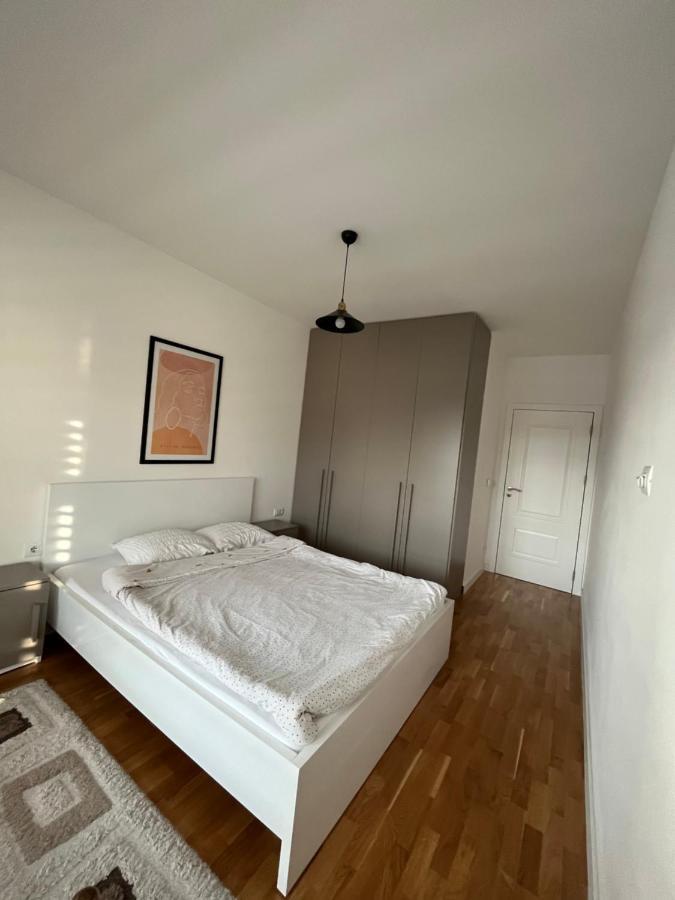 Central Luxury Apartment Приштина Екстер'єр фото