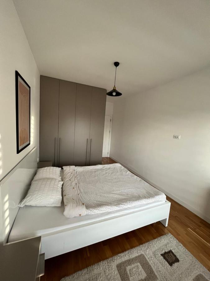 Central Luxury Apartment Приштина Екстер'єр фото
